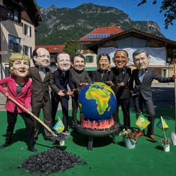 G7 Regierungschefs treffen sich zum Weltkugel grillen