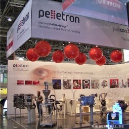 Messeballons als Standelemente bei Pelletron